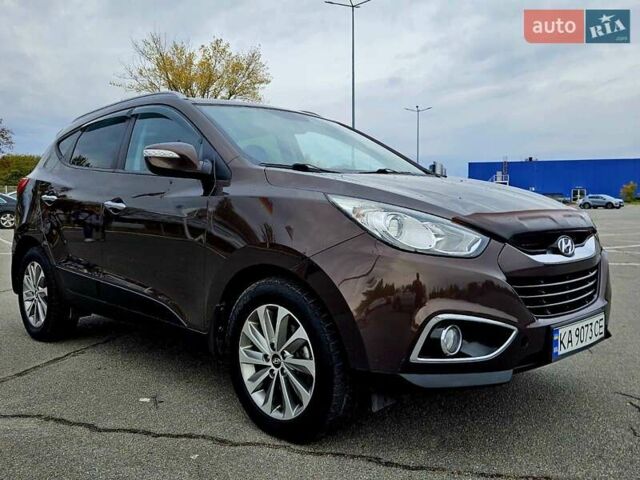 Коричневый Хендай их35, объемом двигателя 2 л и пробегом 146 тыс. км за 13300 $, фото 5 на Automoto.ua