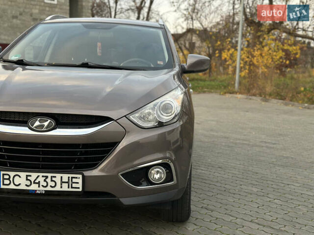 Коричневый Хендай их35, объемом двигателя 1.7 л и пробегом 217 тыс. км за 12499 $, фото 18 на Automoto.ua