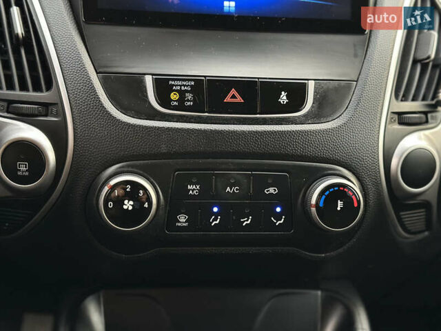 Коричневый Хендай их35, объемом двигателя 1.7 л и пробегом 217 тыс. км за 12499 $, фото 30 на Automoto.ua