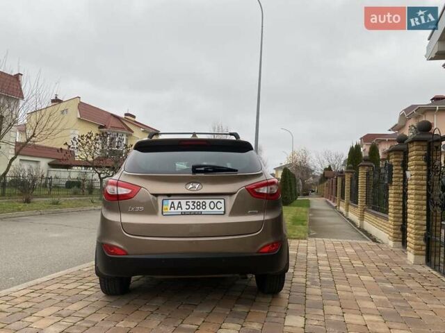 Коричневый Хендай их35, объемом двигателя 2 л и пробегом 63 тыс. км за 16000 $, фото 2 на Automoto.ua