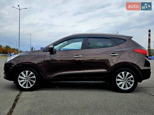 Коричневый Хендай их35, объемом двигателя 2 л и пробегом 146 тыс. км за 13300 $, фото 1 на Automoto.ua