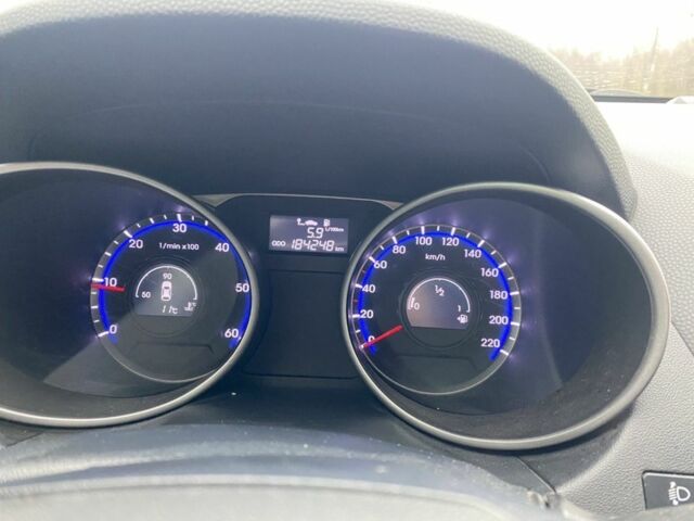 Коричневый Хендай их35, объемом двигателя 2 л и пробегом 185 тыс. км за 10615 $, фото 6 на Automoto.ua