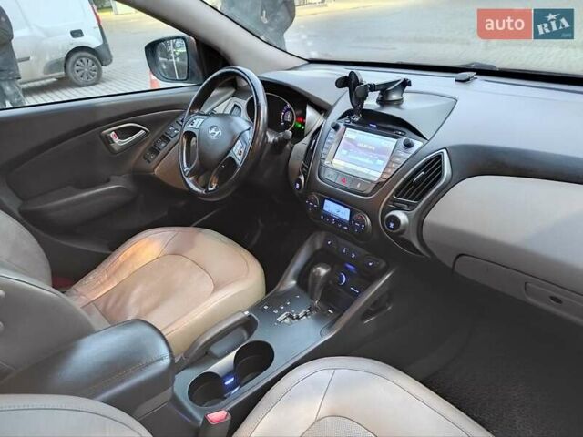 Коричневий Хендай іх35, об'ємом двигуна 2 л та пробігом 176 тис. км за 13700 $, фото 16 на Automoto.ua