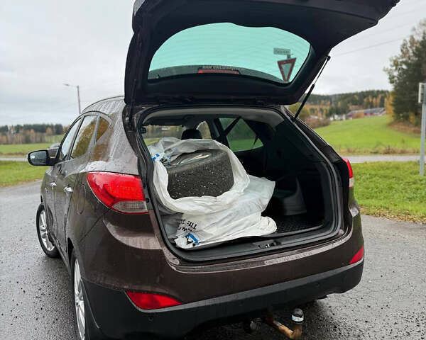 Коричневый Хендай их35, объемом двигателя 0 л и пробегом 193 тыс. км за 6910 $, фото 5 на Automoto.ua