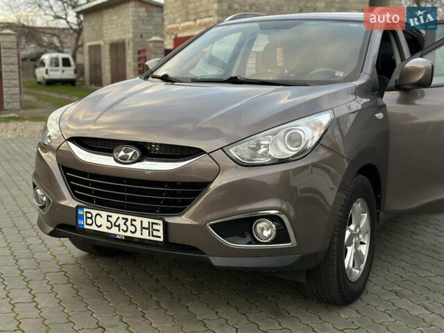 Коричневый Хендай их35, объемом двигателя 1.7 л и пробегом 217 тыс. км за 12499 $, фото 5 на Automoto.ua