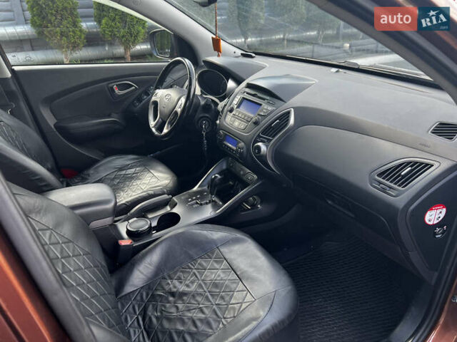 Коричневый Хендай их35, объемом двигателя 2 л и пробегом 132 тыс. км за 13500 $, фото 6 на Automoto.ua