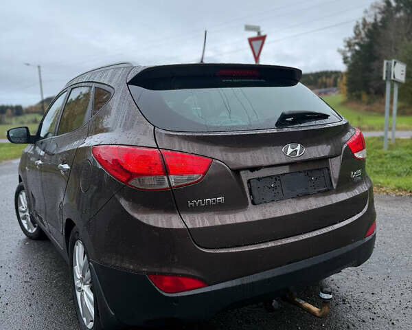 Коричневый Хендай их35, объемом двигателя 0 л и пробегом 193 тыс. км за 6910 $, фото 2 на Automoto.ua