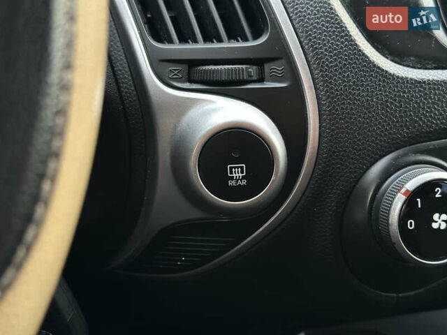 Коричневый Хендай их35, объемом двигателя 1.7 л и пробегом 217 тыс. км за 12499 $, фото 32 на Automoto.ua