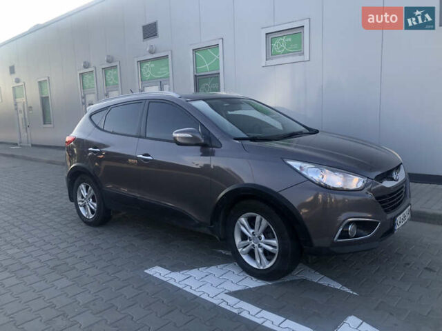 Коричневий Хендай іх35, об'ємом двигуна 2 л та пробігом 191 тис. км за 12500 $, фото 4 на Automoto.ua