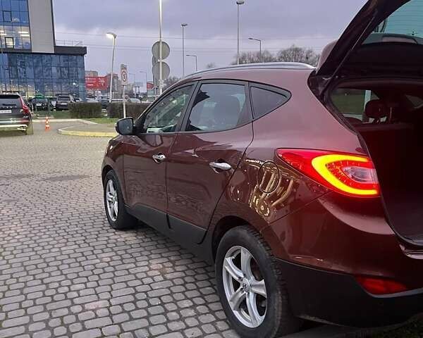 Коричневий Хендай іх35, об'ємом двигуна 2 л та пробігом 176 тис. км за 13700 $, фото 8 на Automoto.ua
