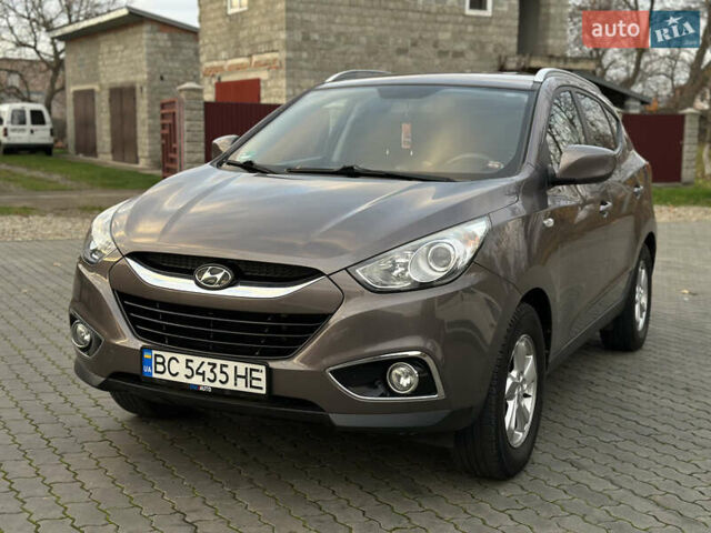Коричневый Хендай их35, объемом двигателя 1.7 л и пробегом 217 тыс. км за 12499 $, фото 6 на Automoto.ua