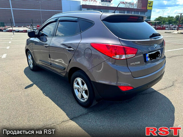 Коричневий Хендай іх35, об'ємом двигуна 1.7 л та пробігом 206 тис. км за 12600 $, фото 2 на Automoto.ua