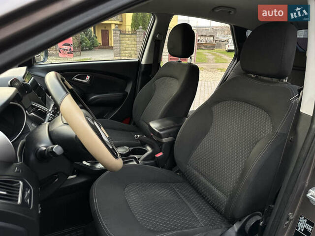 Коричневый Хендай их35, объемом двигателя 1.7 л и пробегом 217 тыс. км за 12499 $, фото 36 на Automoto.ua