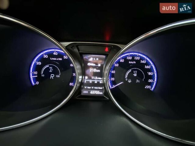 Коричневый Хендай их35, объемом двигателя 2 л и пробегом 63 тыс. км за 16000 $, фото 8 на Automoto.ua