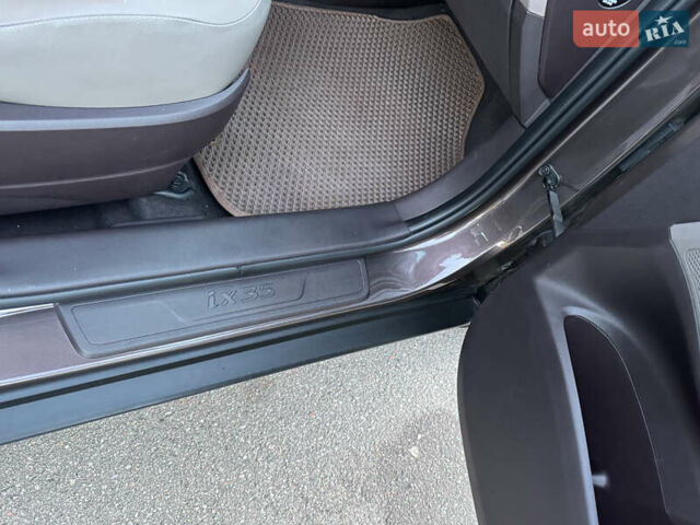 Коричневий Хендай іх35, об'ємом двигуна 2 л та пробігом 176 тис. км за 14500 $, фото 38 на Automoto.ua