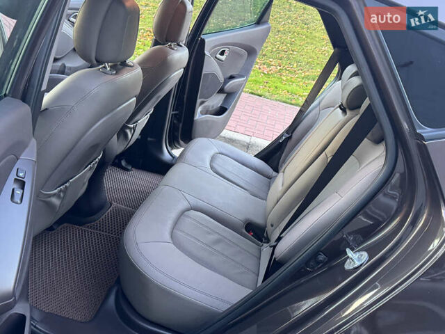 Коричневий Хендай іх35, об'ємом двигуна 2 л та пробігом 176 тис. км за 14500 $, фото 62 на Automoto.ua