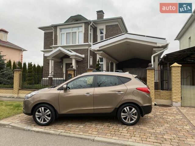 Коричневый Хендай их35, объемом двигателя 2 л и пробегом 63 тыс. км за 16000 $, фото 1 на Automoto.ua