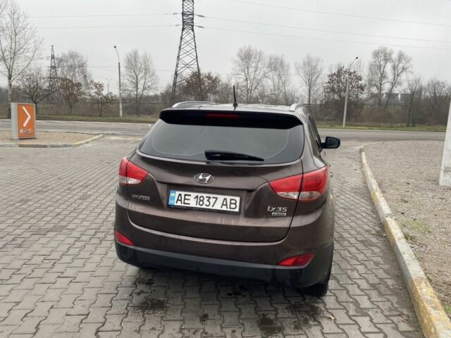 Коричневый Хендай их35, объемом двигателя 2 л и пробегом 185 тыс. км за 10615 $, фото 2 на Automoto.ua