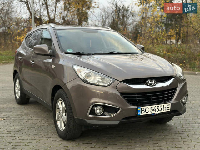 Коричневый Хендай их35, объемом двигателя 1.7 л и пробегом 217 тыс. км за 12499 $, фото 2 на Automoto.ua