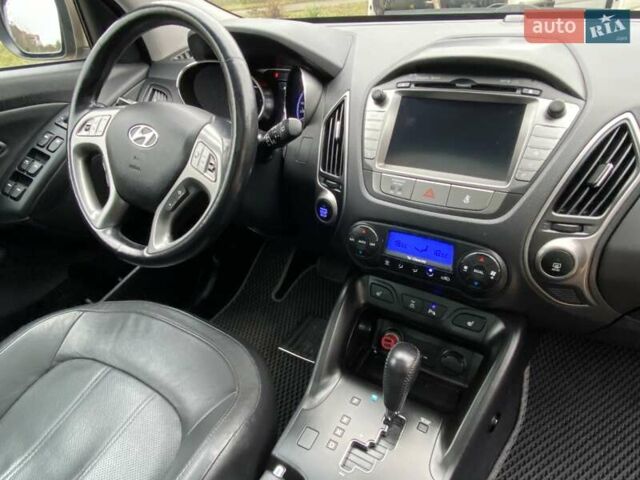 Коричневый Хендай их35, объемом двигателя 2 л и пробегом 63 тыс. км за 16000 $, фото 15 на Automoto.ua