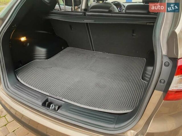 Коричневый Хендай их35, объемом двигателя 2 л и пробегом 63 тыс. км за 16000 $, фото 6 на Automoto.ua