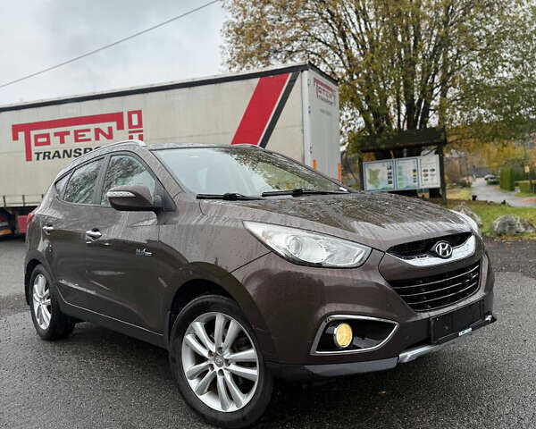 Коричневый Хендай их35, объемом двигателя 0 л и пробегом 193 тыс. км за 6910 $, фото 4 на Automoto.ua