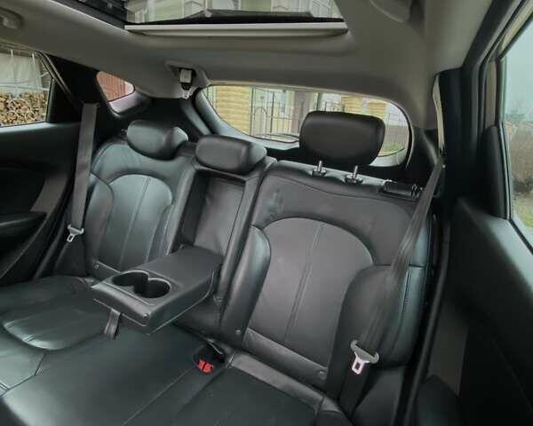 Коричневый Хендай их35, объемом двигателя 2 л и пробегом 63 тыс. км за 16000 $, фото 13 на Automoto.ua