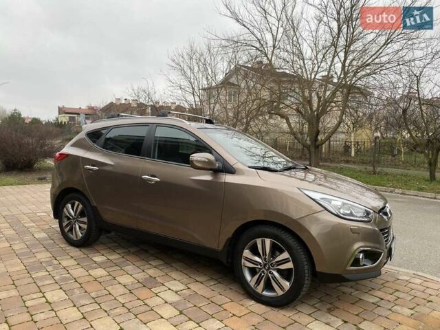 Коричневый Хендай их35, объемом двигателя 2 л и пробегом 63 тыс. км за 16000 $, фото 3 на Automoto.ua