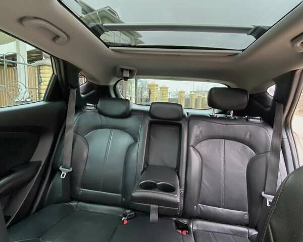 Коричневый Хендай их35, объемом двигателя 2 л и пробегом 63 тыс. км за 16000 $, фото 11 на Automoto.ua