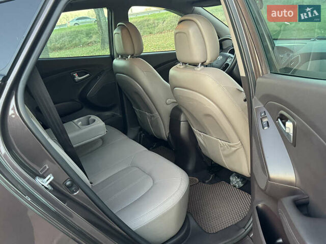 Коричневий Хендай іх35, об'ємом двигуна 2 л та пробігом 176 тис. км за 14500 $, фото 88 на Automoto.ua