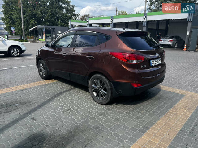 Коричневый Хендай их35, объемом двигателя 2 л и пробегом 132 тыс. км за 13500 $, фото 5 на Automoto.ua