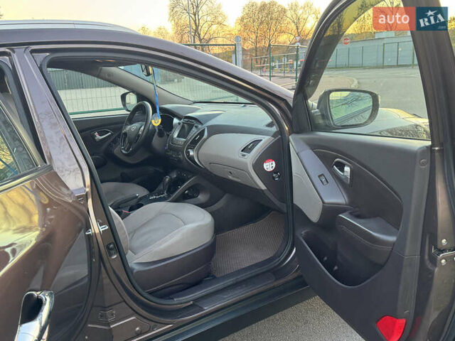 Коричневий Хендай іх35, об'ємом двигуна 2 л та пробігом 176 тис. км за 14500 $, фото 25 на Automoto.ua