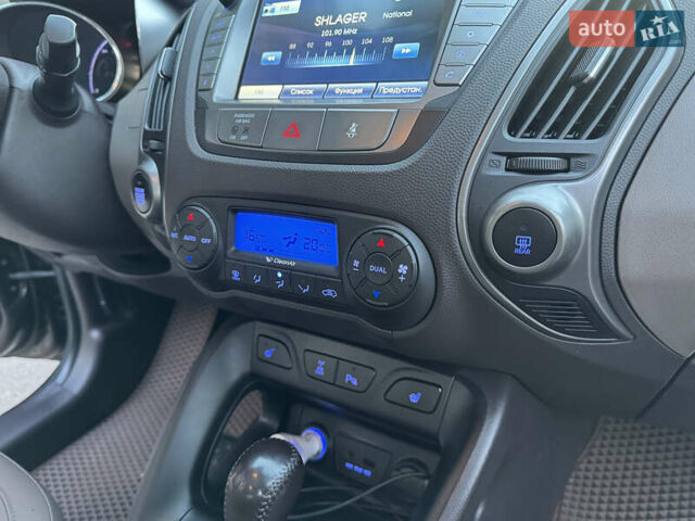 Коричневий Хендай іх35, об'ємом двигуна 2 л та пробігом 176 тис. км за 14500 $, фото 39 на Automoto.ua