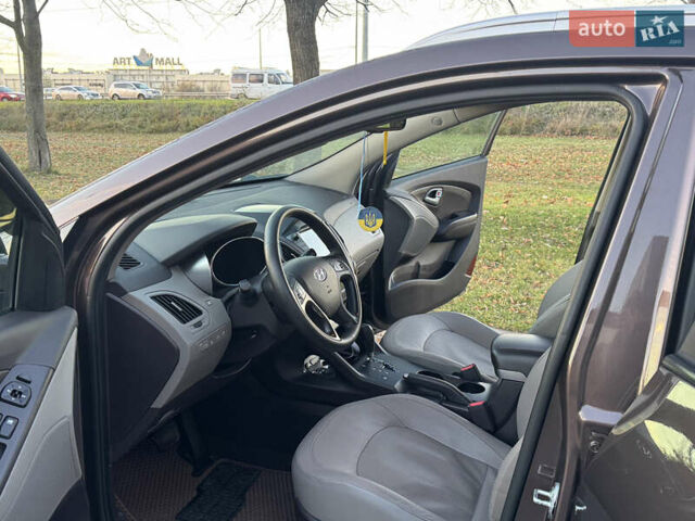 Коричневий Хендай іх35, об'ємом двигуна 2 л та пробігом 176 тис. км за 14500 $, фото 24 на Automoto.ua