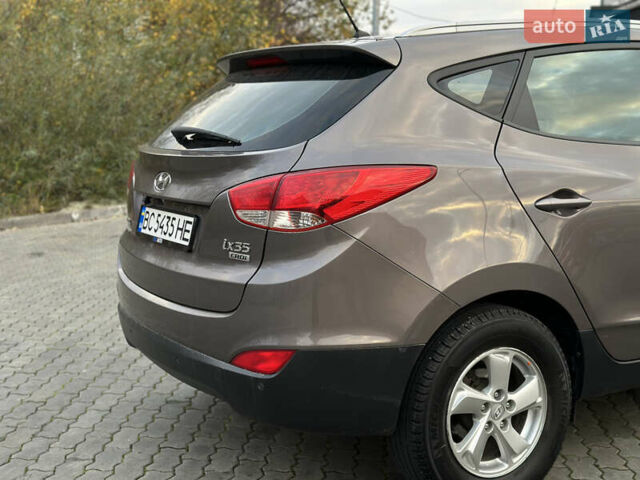 Коричневый Хендай их35, объемом двигателя 1.7 л и пробегом 217 тыс. км за 12499 $, фото 8 на Automoto.ua