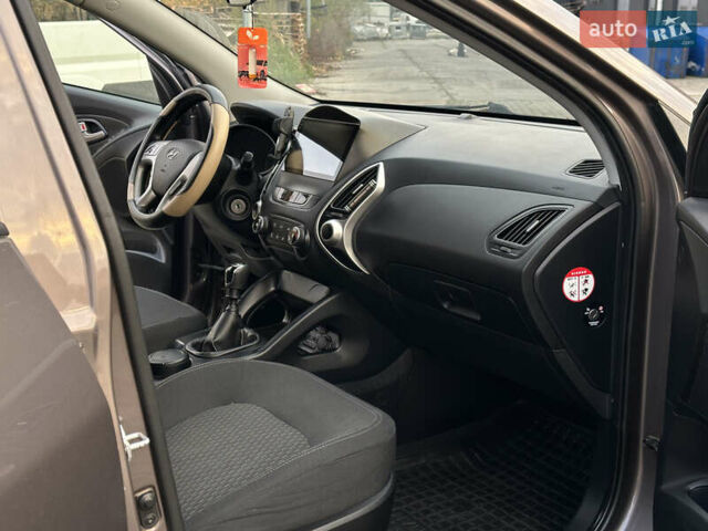 Коричневый Хендай их35, объемом двигателя 1.7 л и пробегом 217 тыс. км за 12499 $, фото 39 на Automoto.ua