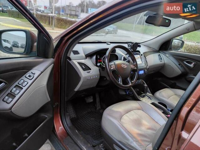 Коричневий Хендай іх35, об'ємом двигуна 2 л та пробігом 176 тис. км за 13700 $, фото 19 на Automoto.ua
