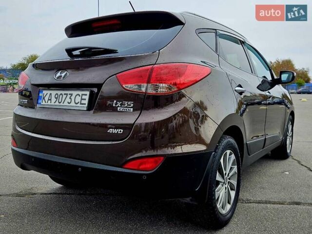 Коричневый Хендай их35, объемом двигателя 2 л и пробегом 146 тыс. км за 13300 $, фото 3 на Automoto.ua