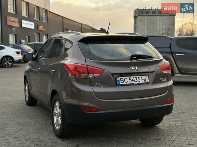 Коричневый Хендай их35, объемом двигателя 1.7 л и пробегом 217 тыс. км за 12499 $, фото 9 на Automoto.ua