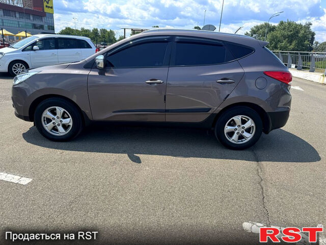 Коричневий Хендай іх35, об'ємом двигуна 1.7 л та пробігом 206 тис. км за 12600 $, фото 1 на Automoto.ua