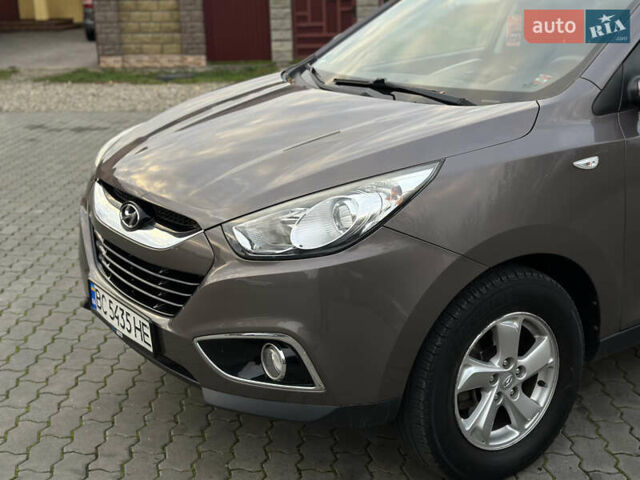 Коричневый Хендай их35, объемом двигателя 1.7 л и пробегом 217 тыс. км за 12499 $, фото 4 на Automoto.ua