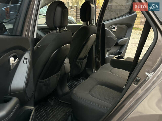 Коричневый Хендай их35, объемом двигателя 1.7 л и пробегом 217 тыс. км за 12499 $, фото 33 на Automoto.ua