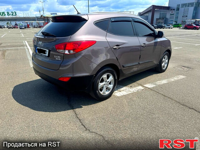 Коричневий Хендай іх35, об'ємом двигуна 1.7 л та пробігом 206 тис. км за 12600 $, фото 3 на Automoto.ua