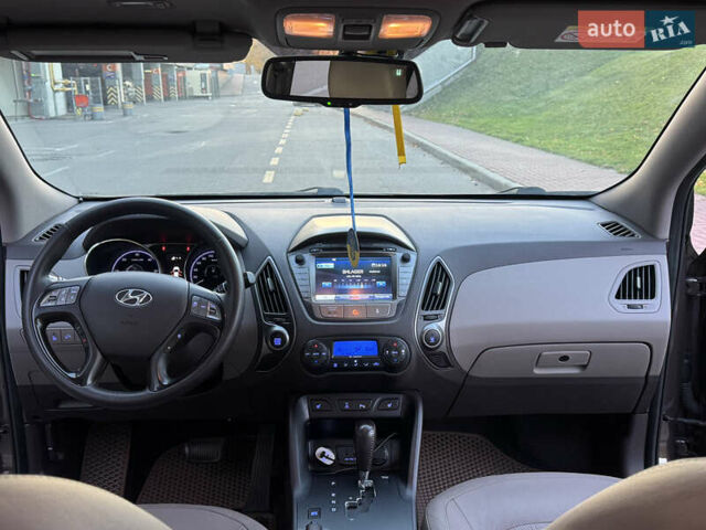 Коричневий Хендай іх35, об'ємом двигуна 2 л та пробігом 176 тис. км за 14500 $, фото 49 на Automoto.ua