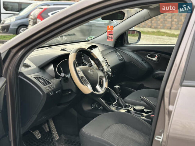 Коричневый Хендай их35, объемом двигателя 1.7 л и пробегом 217 тыс. км за 12499 $, фото 28 на Automoto.ua