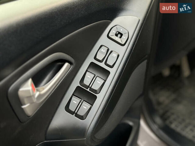 Коричневый Хендай их35, объемом двигателя 1.7 л и пробегом 217 тыс. км за 12499 $, фото 27 на Automoto.ua