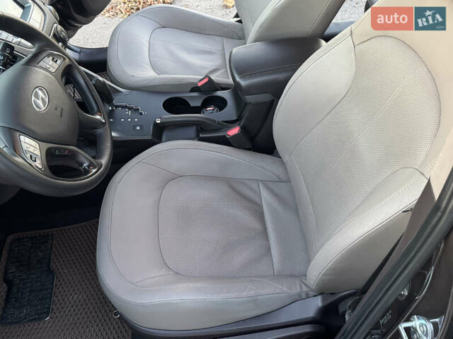 Коричневий Хендай іх35, об'ємом двигуна 2 л та пробігом 176 тис. км за 14500 $, фото 84 на Automoto.ua