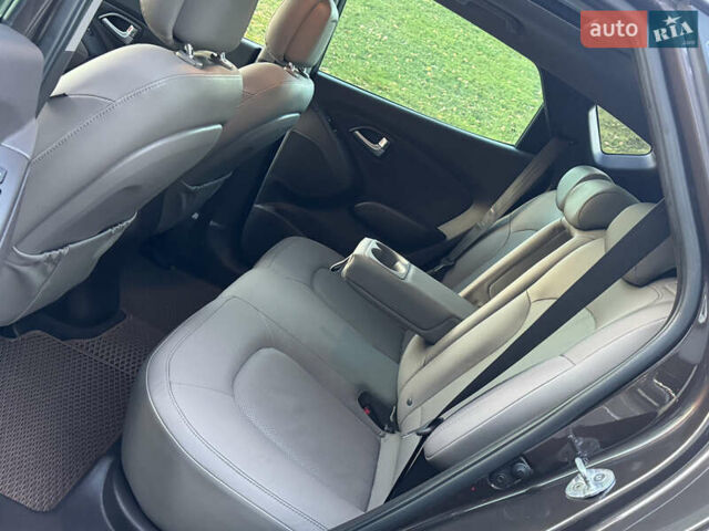 Коричневий Хендай іх35, об'ємом двигуна 2 л та пробігом 176 тис. км за 14500 $, фото 31 на Automoto.ua