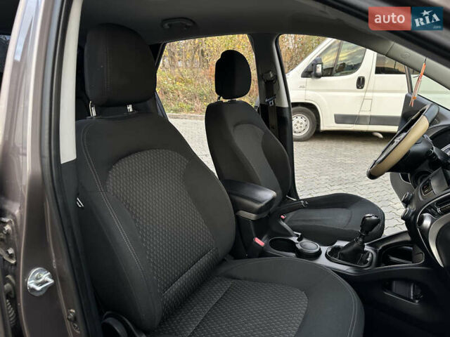 Коричневый Хендай их35, объемом двигателя 1.7 л и пробегом 217 тыс. км за 12499 $, фото 38 на Automoto.ua