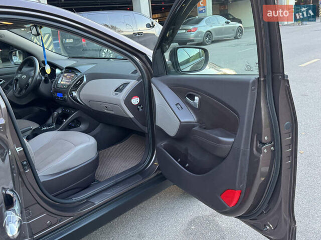 Коричневий Хендай іх35, об'ємом двигуна 2 л та пробігом 176 тис. км за 14500 $, фото 63 на Automoto.ua